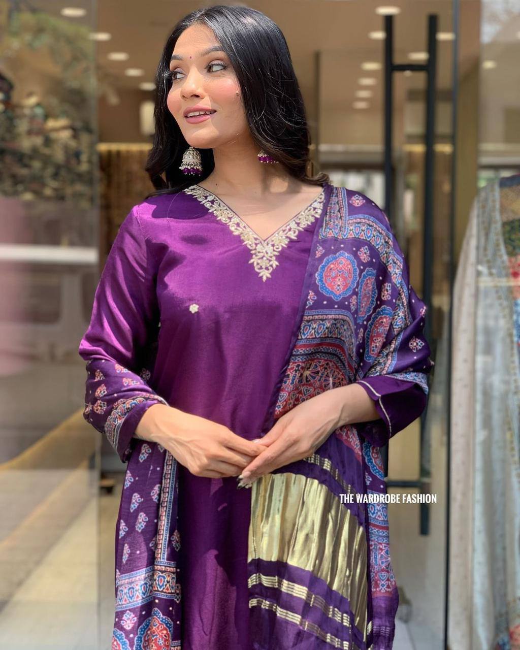 WOMEN EMBROIDERED ATTRECTIVE SUIT SET